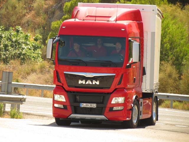 El nuevo motor de 15,2 litros mejora en consumos incluso a los anteriores Euro 5 de 12,4 litrosy 540 CV.
